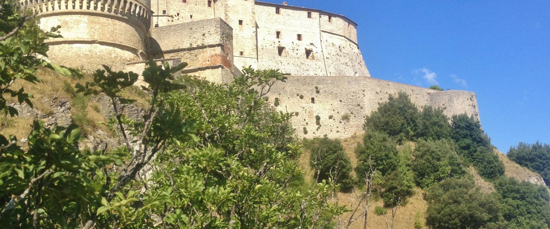 Fortezza di San Leo Vista dal basso foto di Effepi9